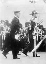 König Georg V. mit dem Herzog von Cornwall im Trauerzug von König Edward VII., 1910